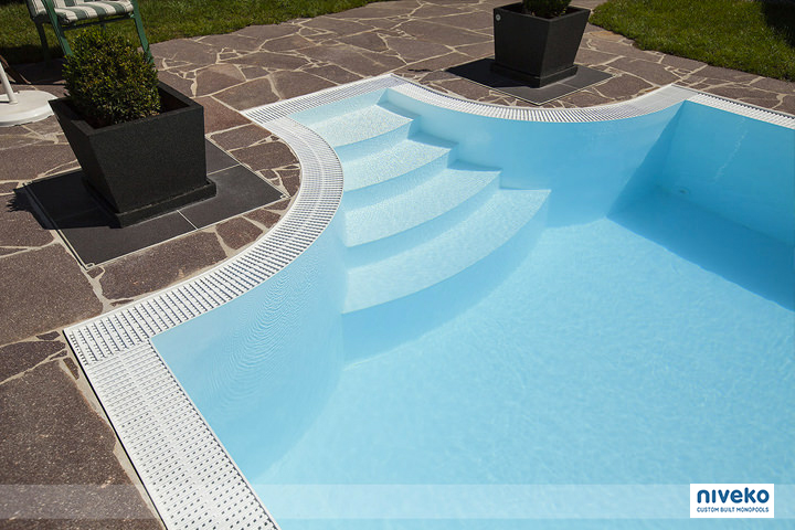 Piscine monobloc sur mesure