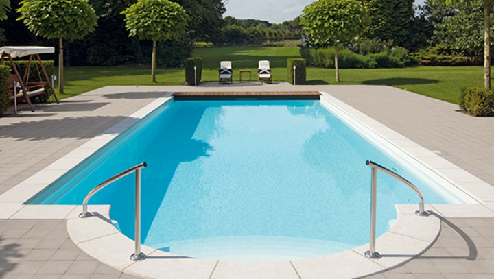 Piscine polyester traditionnelle classique