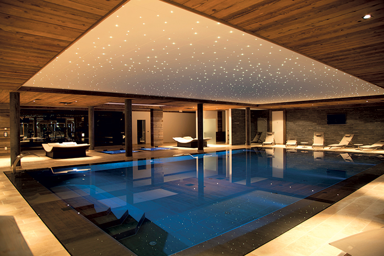 Piscine sur-mesure réalisée à Crans-Montana