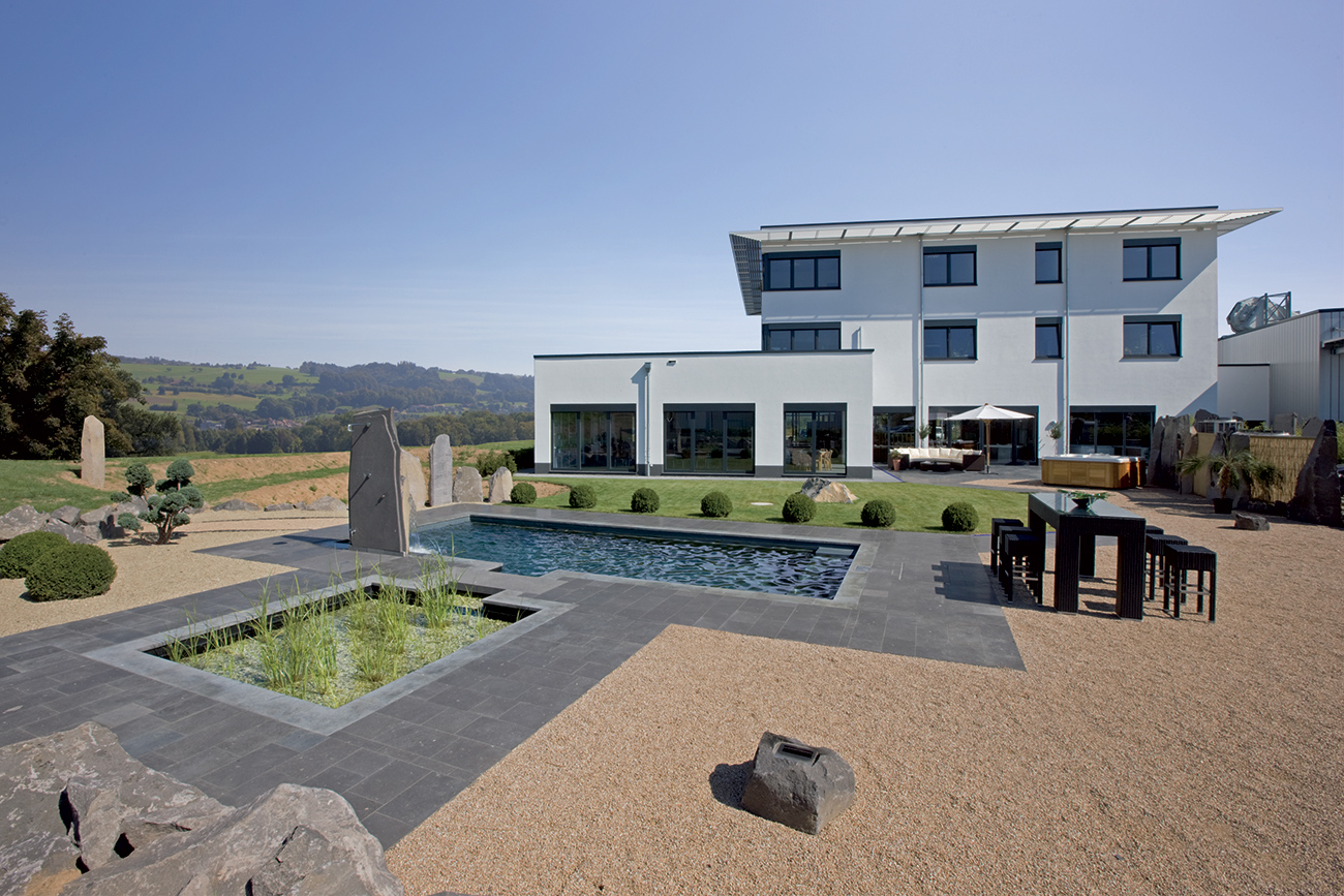 Construction piscine design Riviera Pool