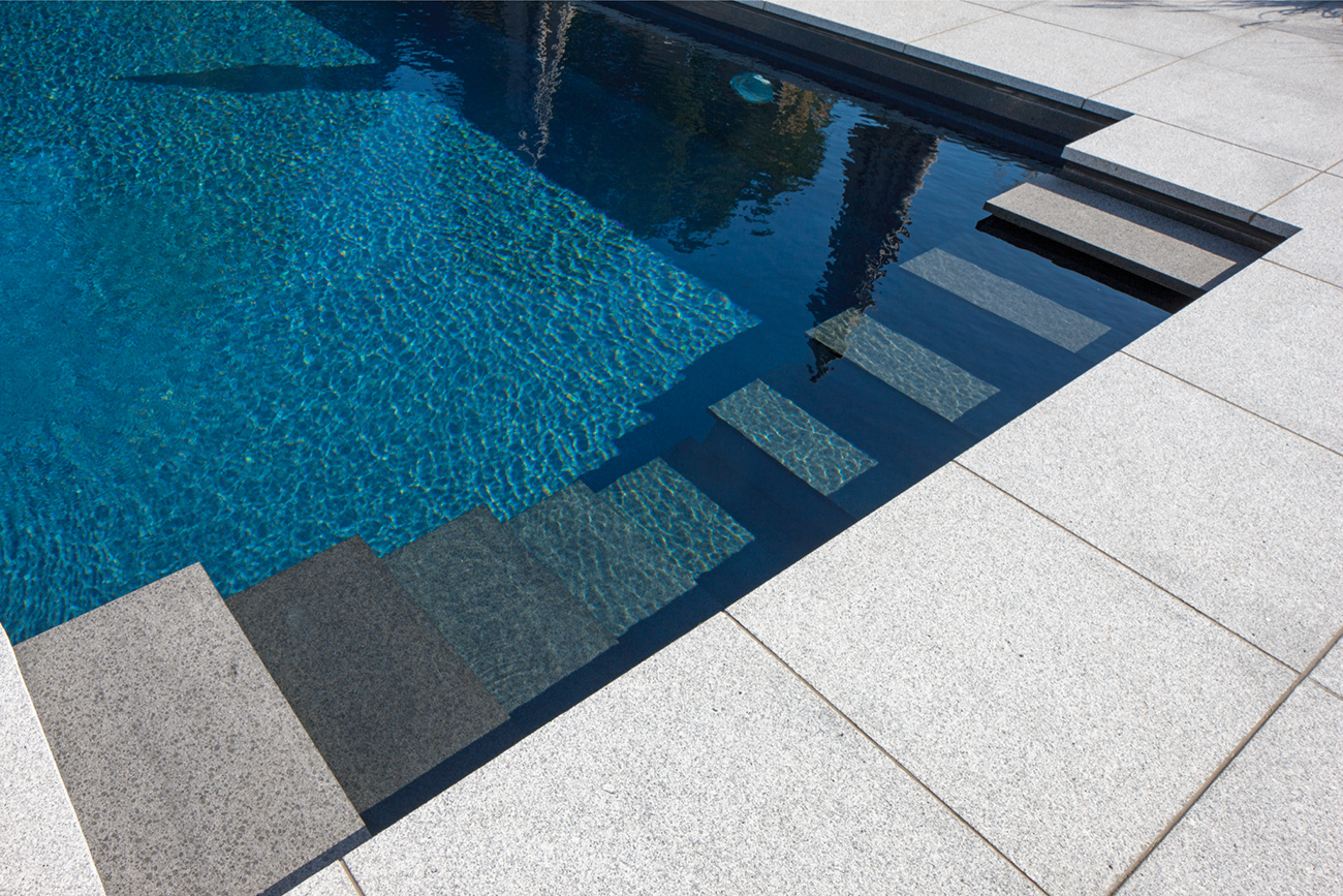 Réalisation piscine escaliers design